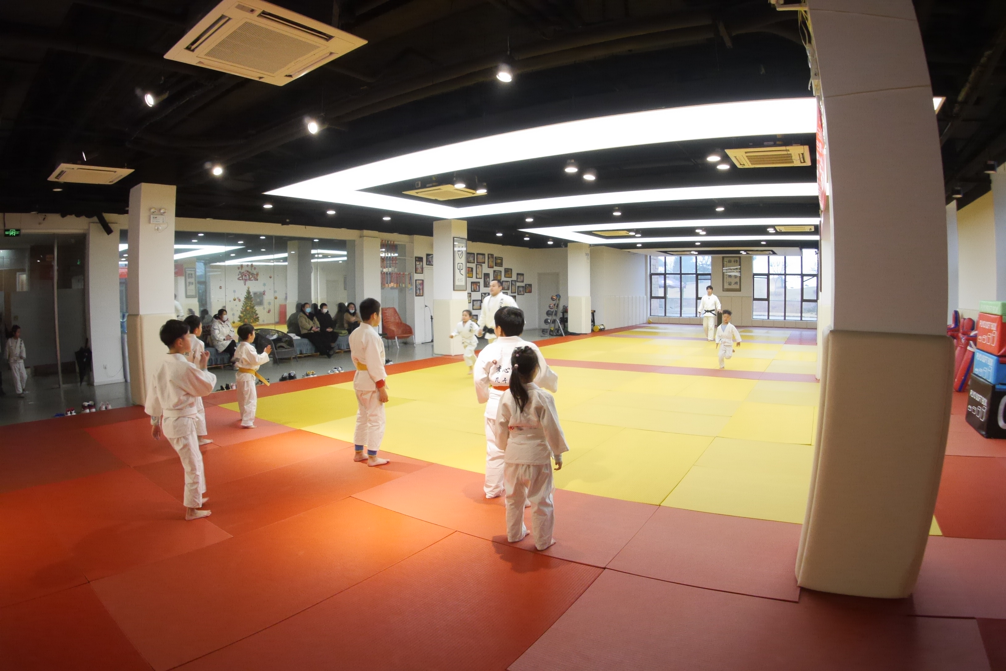 Over 200 square meters of mat space at the Beijing Ji Yu Dao CBD Golf Club location